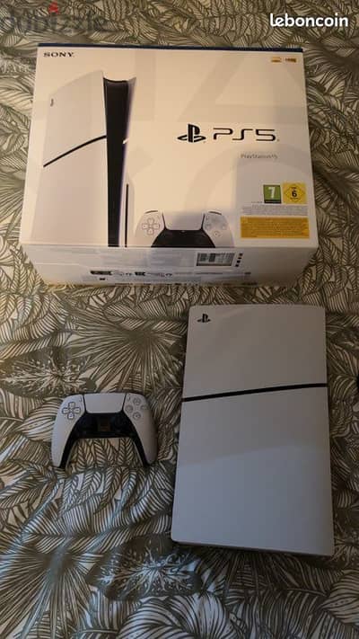 Playstation 5 Slim + 1 Extra controller + CD + warranty