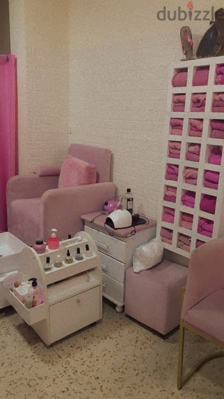 beauty salon used like new 3