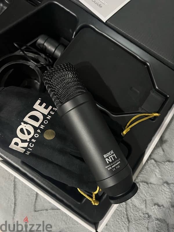 RODE NT1-A Complete Studio Kit + AI-1 Interface 8