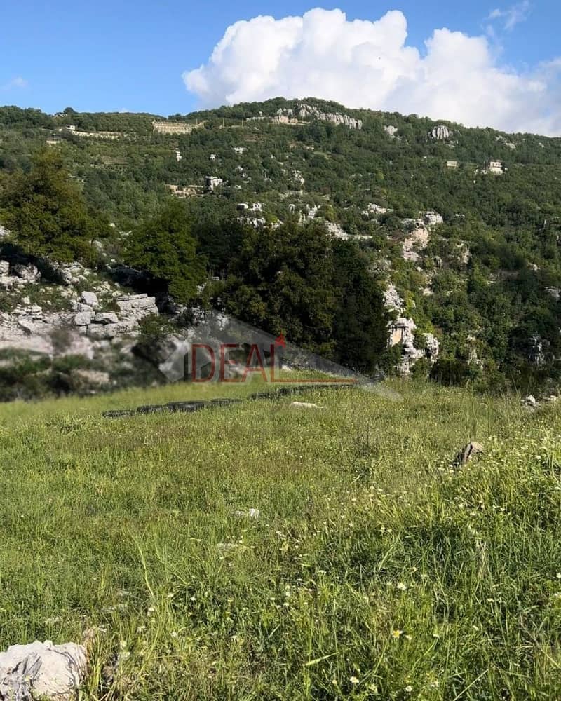 Land for sale in Faitroun عقار للبيع في فيترون 2