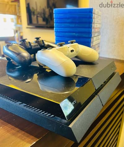 PS4 + 2 Controllers + 13 Games