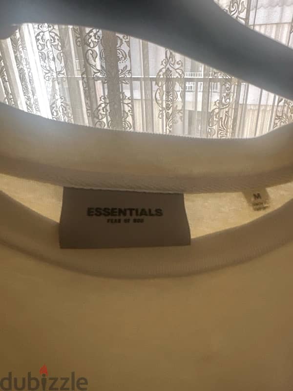 essentials fear of god T shirt size medium  (original) 1