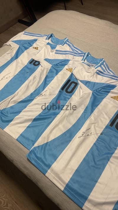 Messi signed shirts