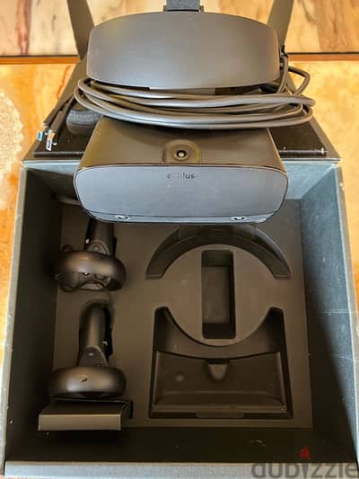 Oculus RIFT S VR Headset (Excellent Conditions)