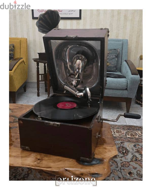 Vintage phonograph gramophone 1