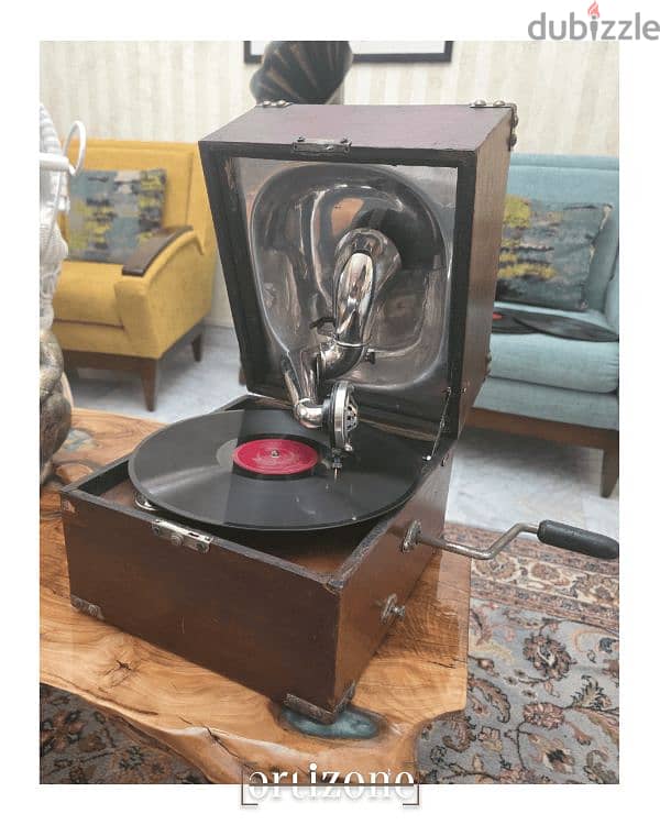 Vintage phonograph gramophone 2