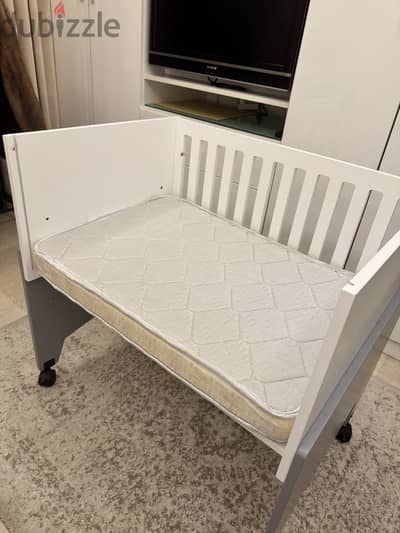 2 in 1 Baby Crib (next to me)