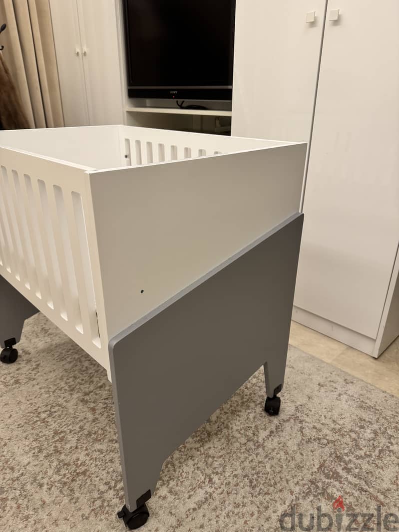 2 in 1 Baby Crib (next to me) 2