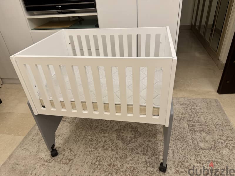 2 in 1 Baby Crib (next to me) 3