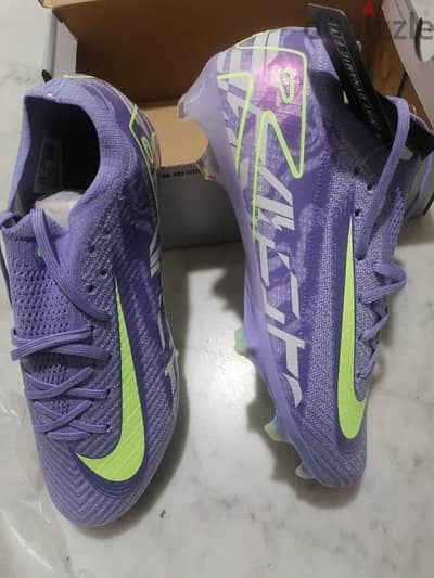 Football shoes originally highest quality in market