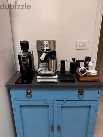 Coffee Bar consisting of a Coffee Machine and an all Purpose Grinder