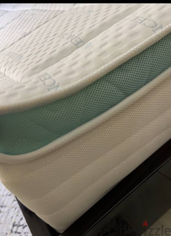 mattress like new 1