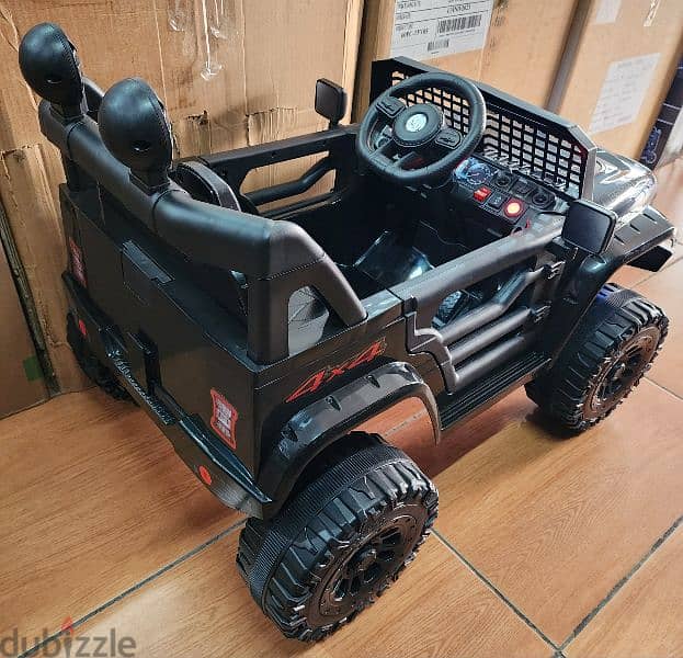 jeep wrangler 12volt ride on black motors. 2 battery. remote control. 2