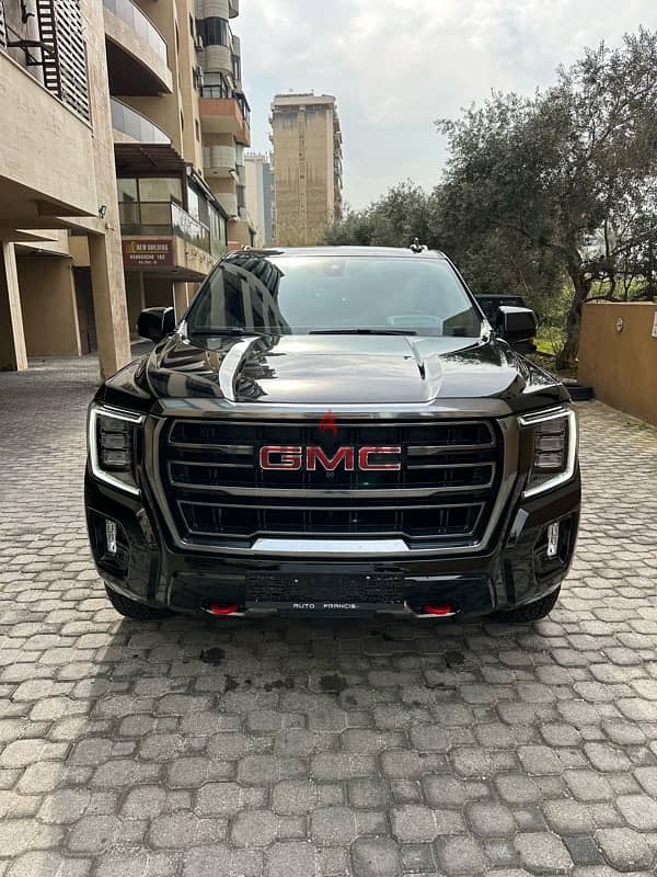 GMC Yukon AT4 6.2 L 2022 black on black 0