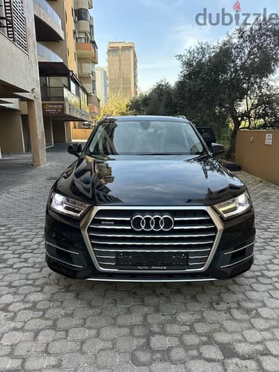 Audi Q7 Quattro V6 2017 dark blue on black (clean carfax)