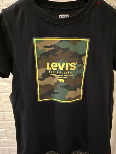 7 tshirts Zara, levi's,ikks, deeluxe 11/12