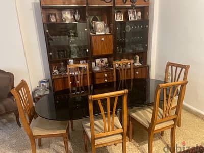 dining table with 6 chairs+vitrine