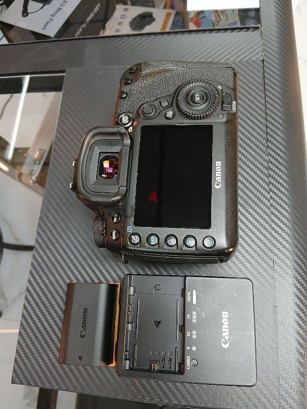 canon 5d iv in excellent condition 3