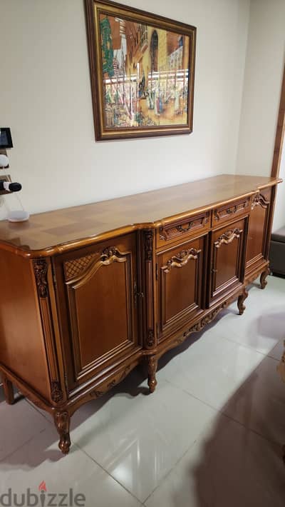 Elegant Pre-Loved Dining Table . Timeless Style at a Great Price