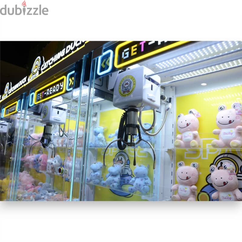 CATCHING DUCK - Coin Operated Claw Machine 1