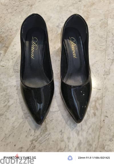 black shoes size 37