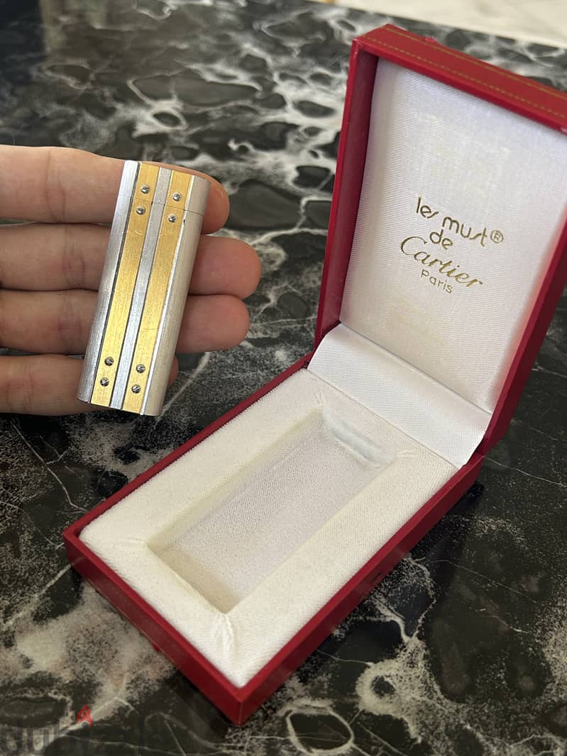 Cartier Santos lighter, ribbed design, brushed stainless steel & gold 1