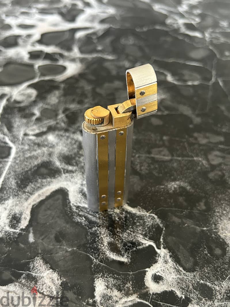 Cartier Santos lighter, ribbed design, brushed stainless steel & gold 2