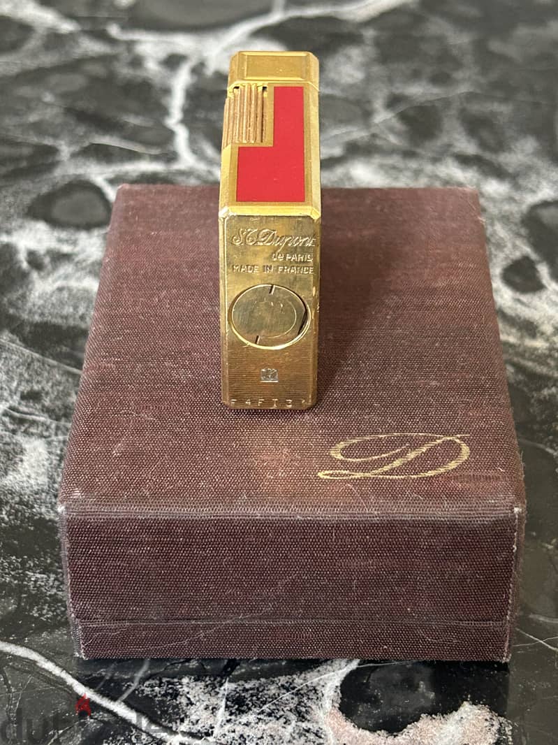 S. T. Dupont red lacquer and plated gold lighter collection 6