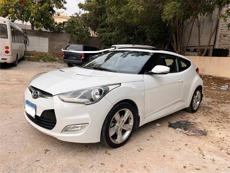 Hyundai Veloster (company source)(like brand new) 0