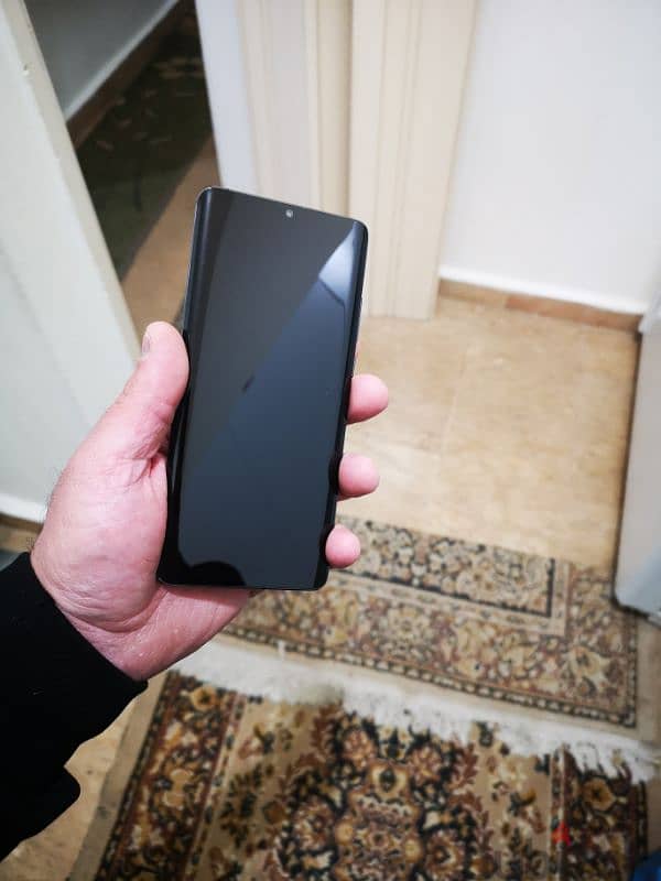 Huawei P 30 Pro ( 8Gb Ram and 256gb Memory) téléphone ktiir ndiif 7