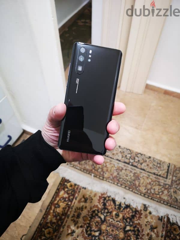 Huawei P 30 Pro ( 8Gb Ram and 256gb Memory) téléphone ktiir ndiif 12