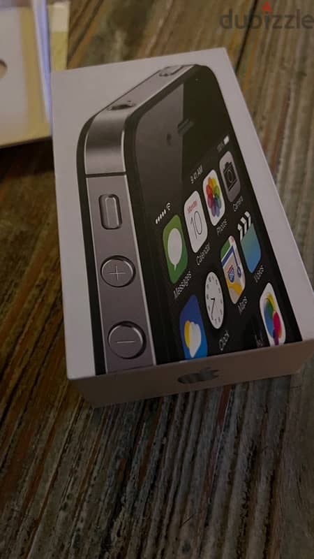 iphone 4S brand new with all stuff 3