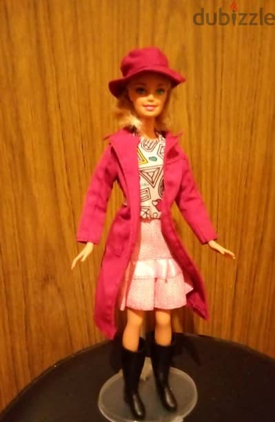 Barbie WINTER Mattel2011 great doll bend legs+Outfit+Boots+Coat+Hat=26