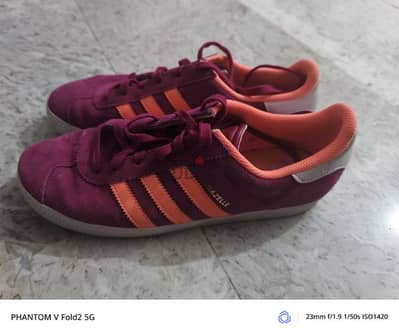 Adidas shoes size 40