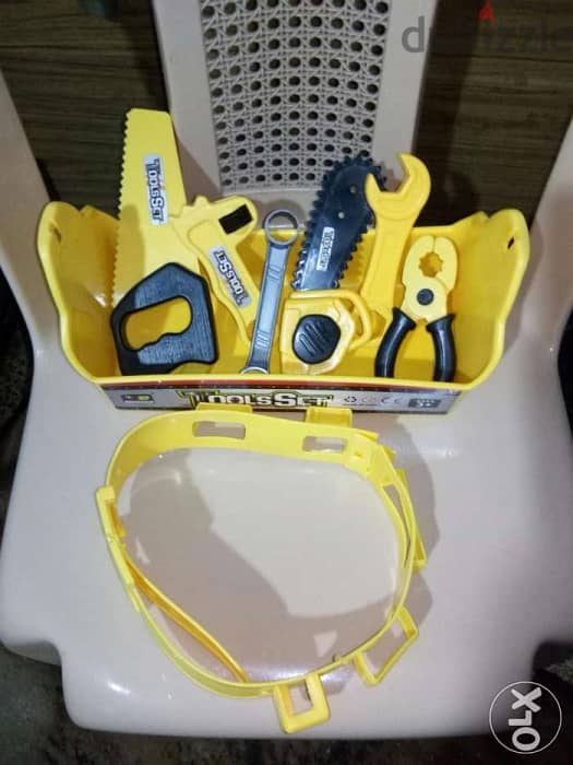 TOOLS SET BOY like new toy from 9 pieces conteins basket +belt=13$ 1