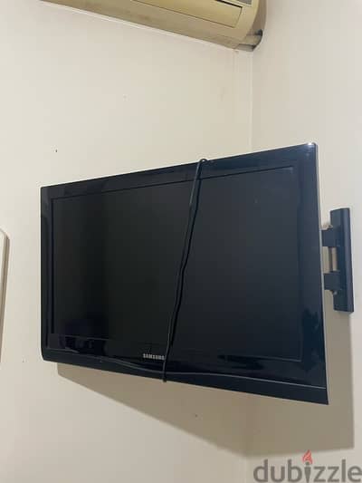 samsung TV with wall stand only 60$