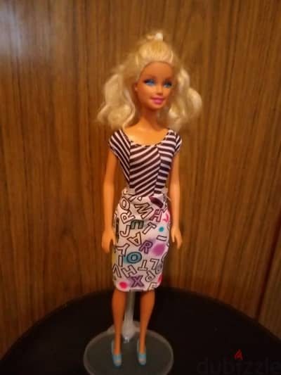 Barbie Mattel2010 dressed+Tote shoes Still good doll unflexi legs=16$