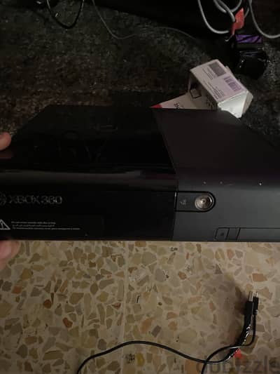 Xbox 360, with kinect camera,with disney infinity plus 5 discs