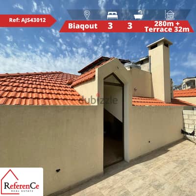 Triplex apartment for sale in Biaqout تريبلكس للبيع في بياقوت