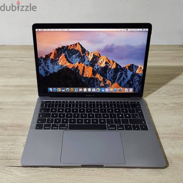 MacBook Pro (13-inch, 2016, Two Thunderbolt 3 ports) 1