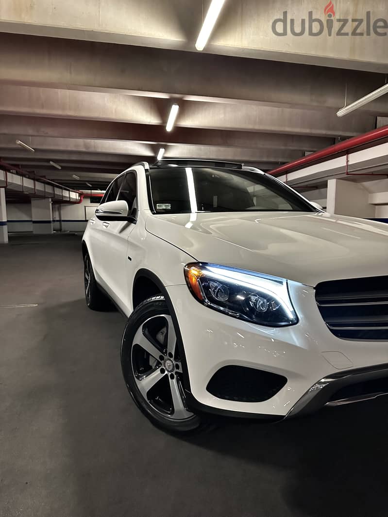 Mercedes-Benz GLC 300 4matic launch edition 0