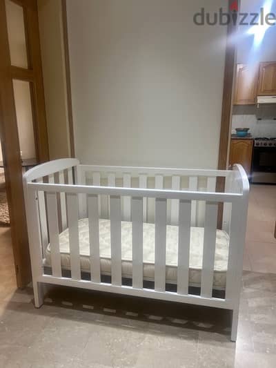 baby crib + Mattress