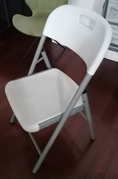 Foldable Grey / White chairs