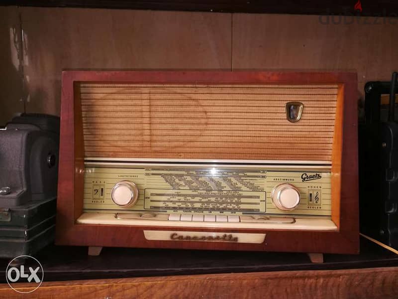 راديو قديم انتيك شغال حالة جيدة جدا صناعة المانيا 2
