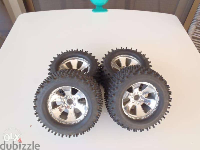 exchange on rc car , traxxas , new tyres , set of 4 tyres ,chrome rims 0