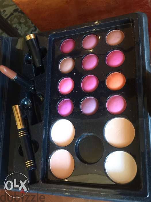 Makeup Box - علبة مكياج 4