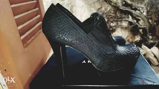 Via Uno black croc guenuine leather shoes heels boots 39 سكربينة بوط