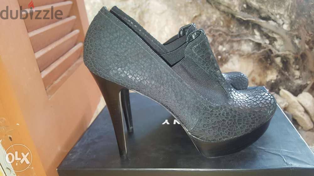 Via Uno black croc guenuine leather shoes heels boots 39 سكربينة بوط 5