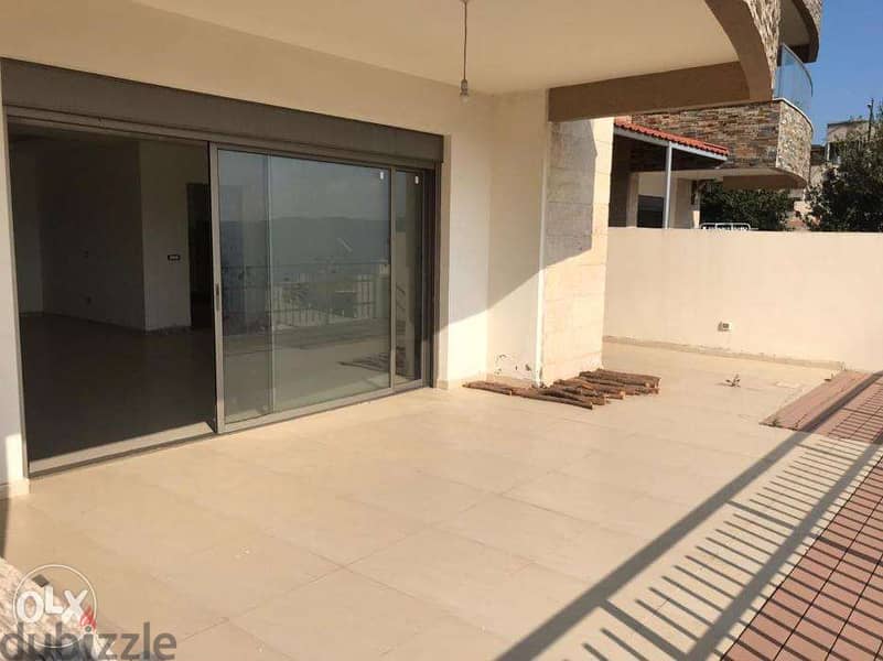A 180 m2 apartment with a garden and terrace for sale in Broumana 0