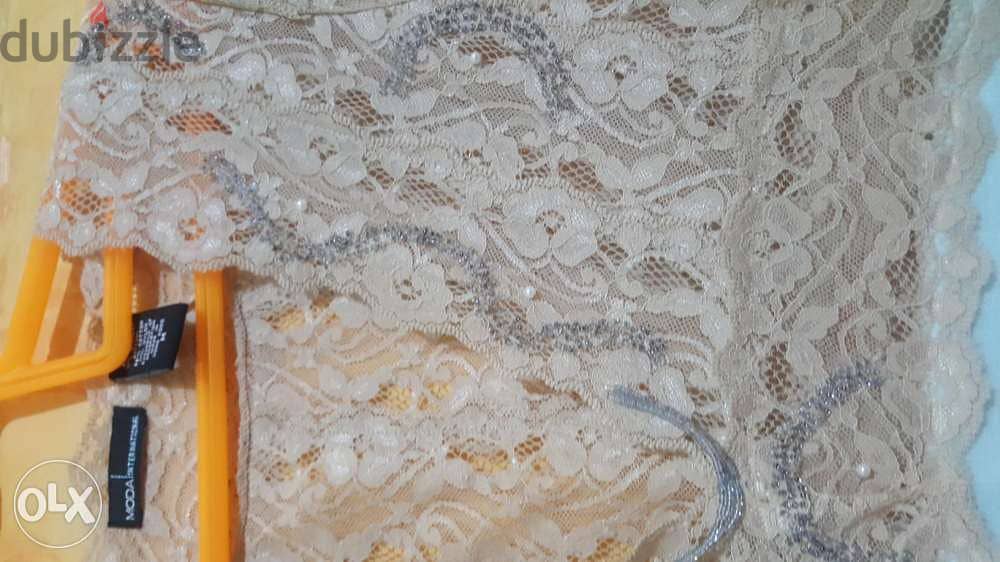 Lace embellished top medium to large بلوزة دانتيل وشك 3